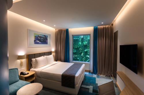 Holiday Inn Express and Suites.jpg